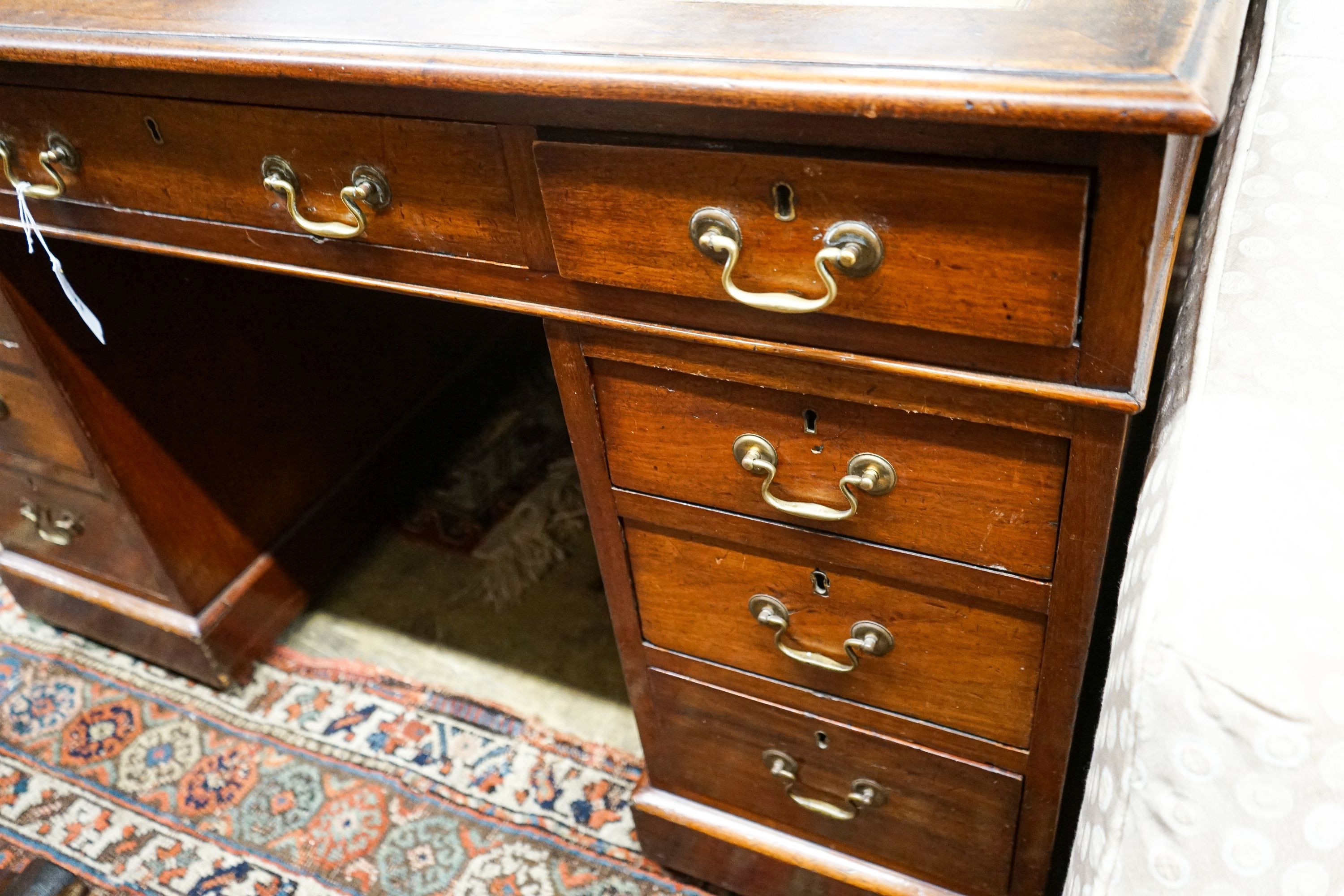 A late Victorian mahogany pedestal desk, length 122cm, depth 74cm, height 76cm